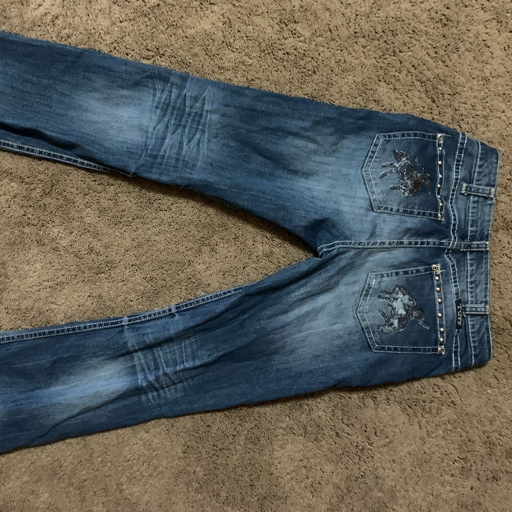 Cowgirl Tuff Let Er Buck 33x33